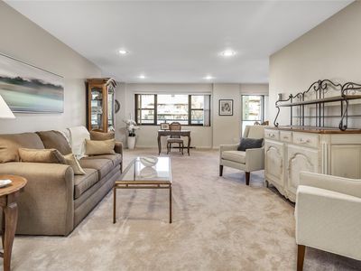 22 Park Place #3J, Great Neck, NY, 11021