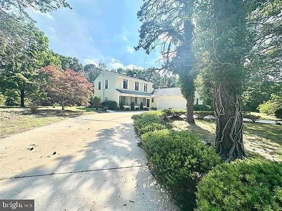 3rd image of 814 Berrywood Ln