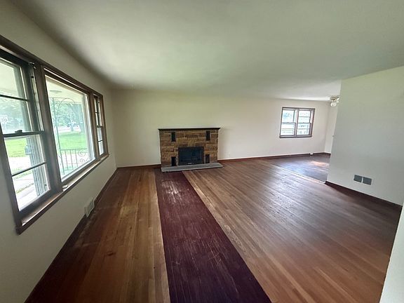 3rd image of 618 N Oplaine Rd