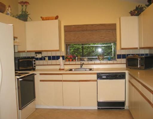 3rd image of 8637 NW 82nd St