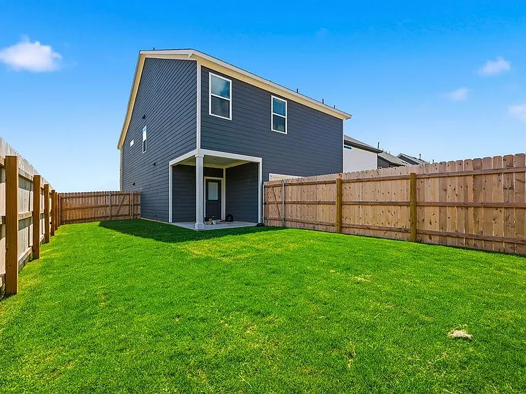 245 Leeland Dr — Photo 25