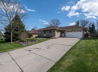 1817 Oak St, South Milwaukee, WI 53172