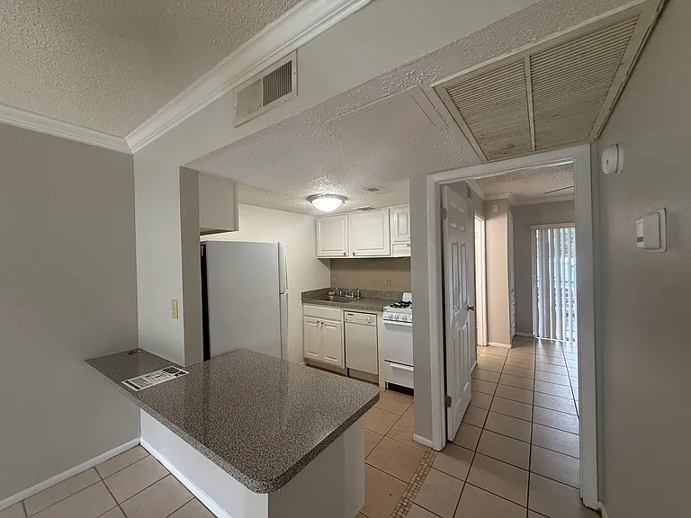 133 Oyster Bay Cir #150 — Photo 6