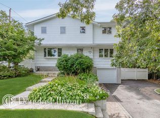 4 Landview Dr, Kings Park, NY 11754