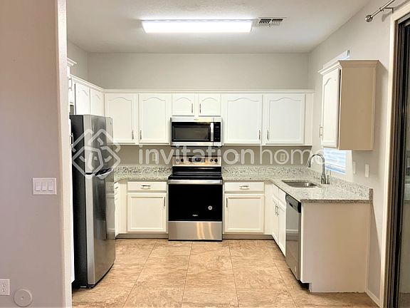4th image of 833 E Impreria St