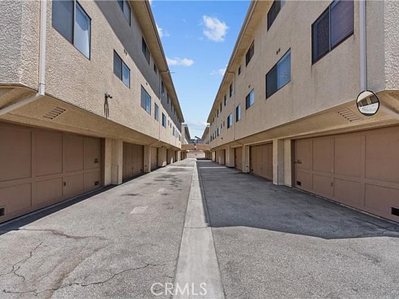 4th image of 18411 Collins St Unit D