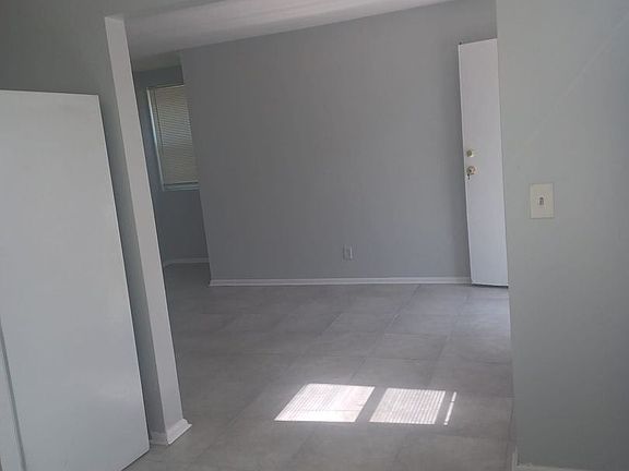 4th image of 1455 W 24th St