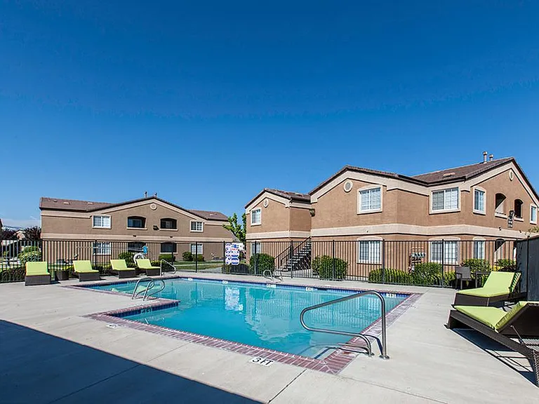 VERONA APARTMENT HOMES — Photo 16