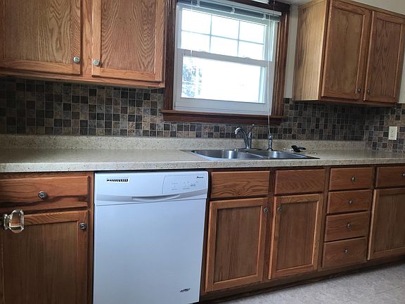 Kitchen - flooring was replaced after this photo