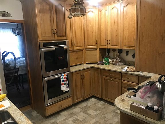 Custom kitchen with granite counter tops.