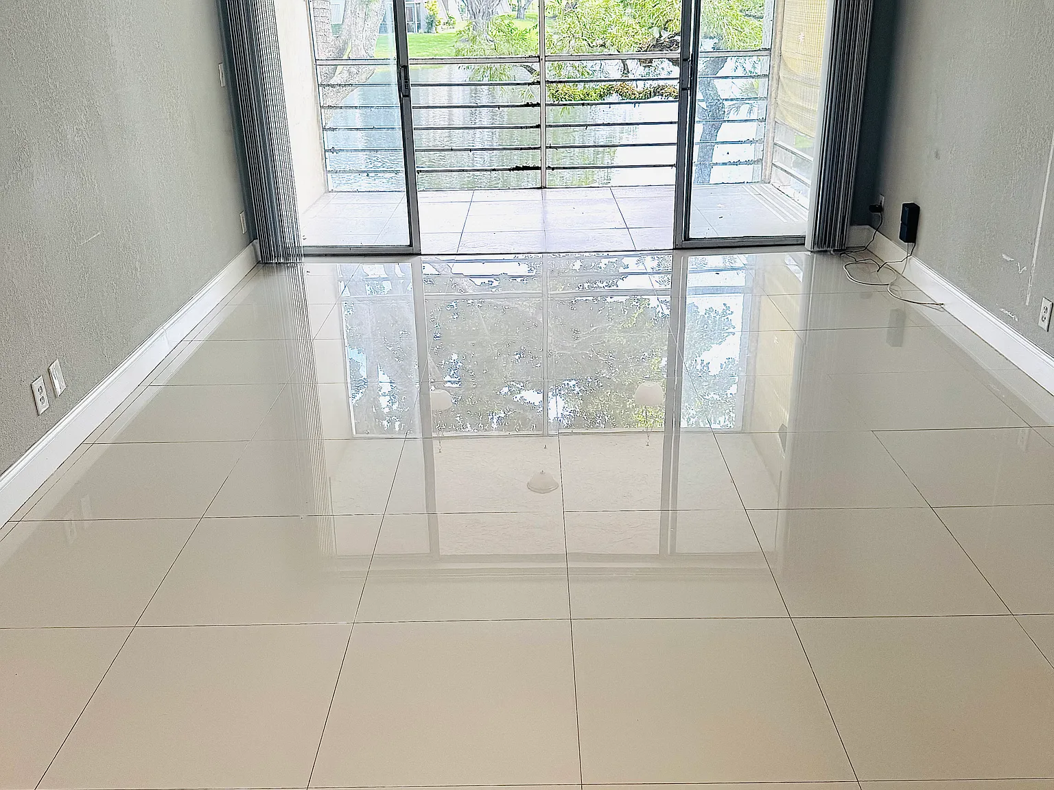 9340 Lagoon Pl — Photo 4