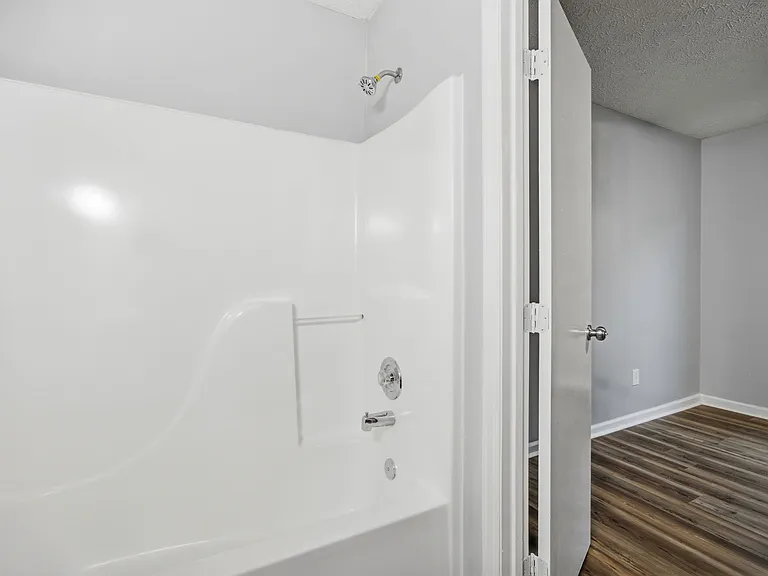 630 Varsity Dr — Photo 25