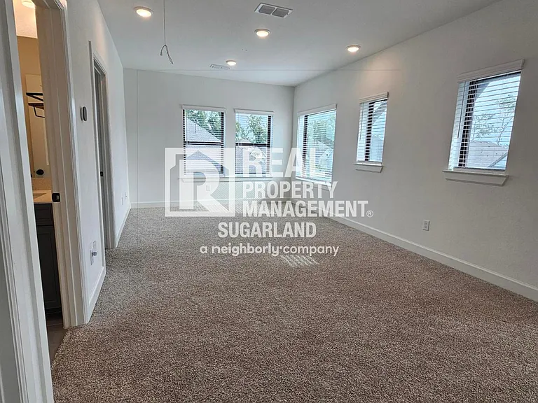 1414 Emma Lake Dr — Photo 37