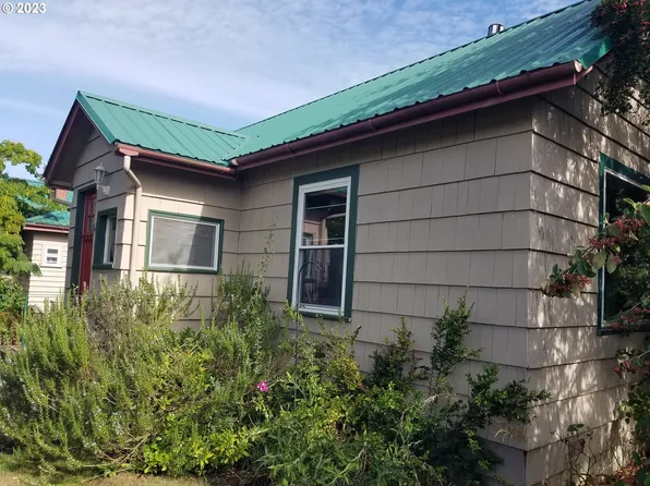 1170 N Baxter St, Coquille, OR 97423