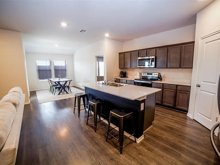 103 Whirlway Ln — Photo 4