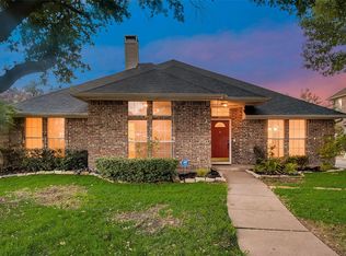 512 Springhill Dr, Hurst, TX 76054