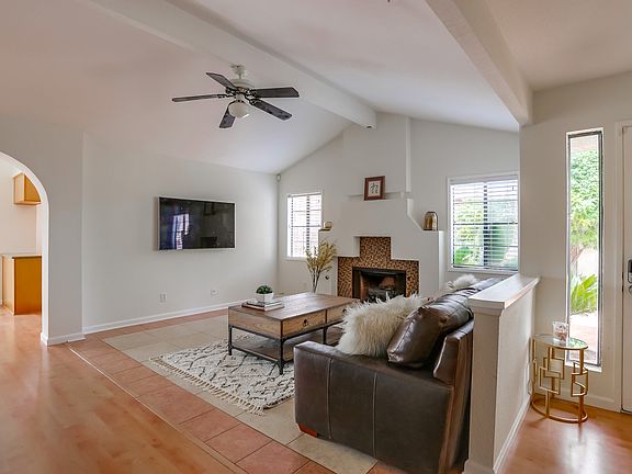 4th image of 1008 Beechglen Dr