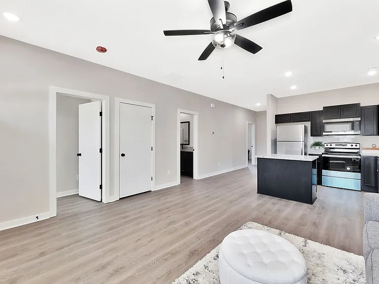 5409-11 N Bressler Dr — Photo 4