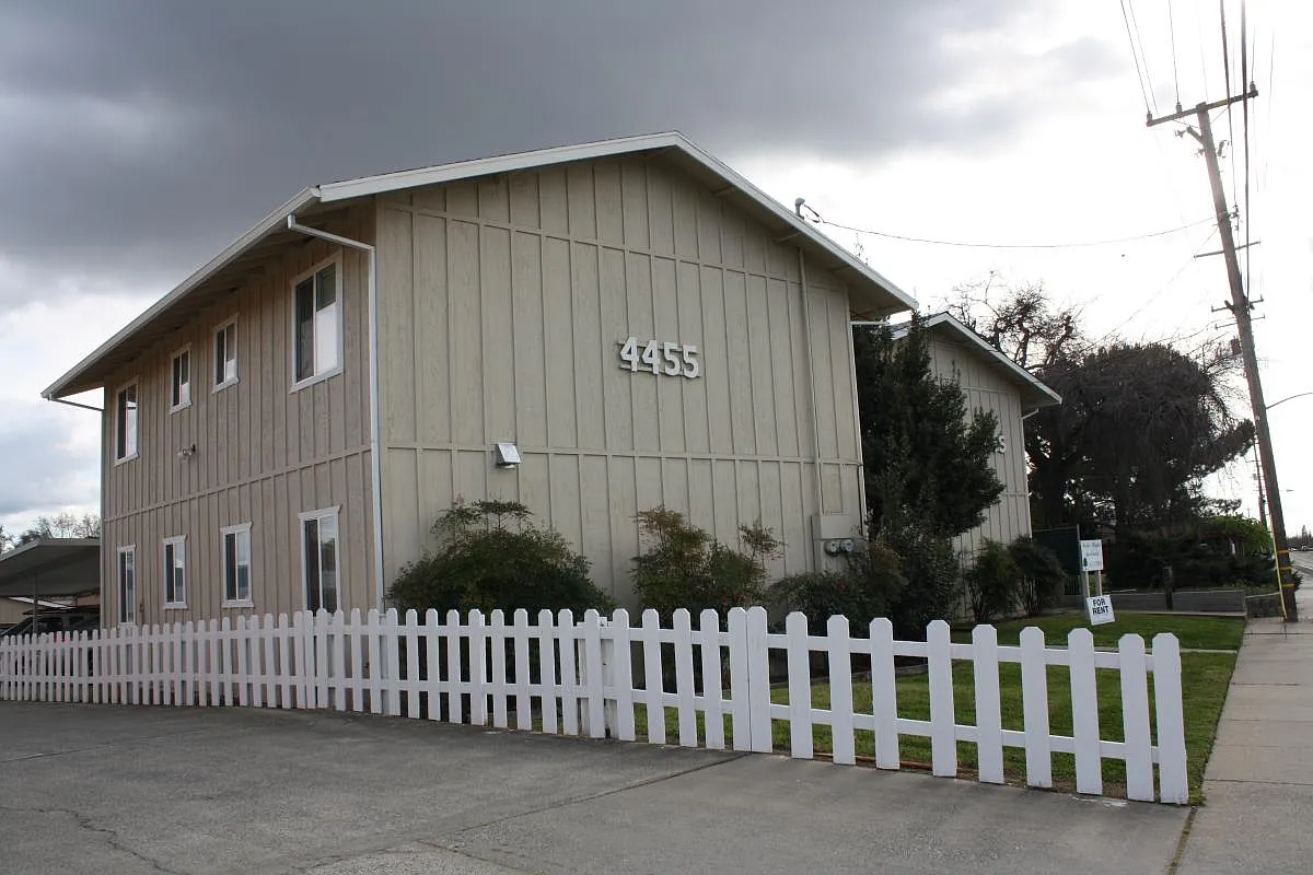4455 Pacific St — Photo 1