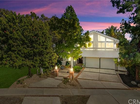 3rd image of 2141 Pioneer Ave