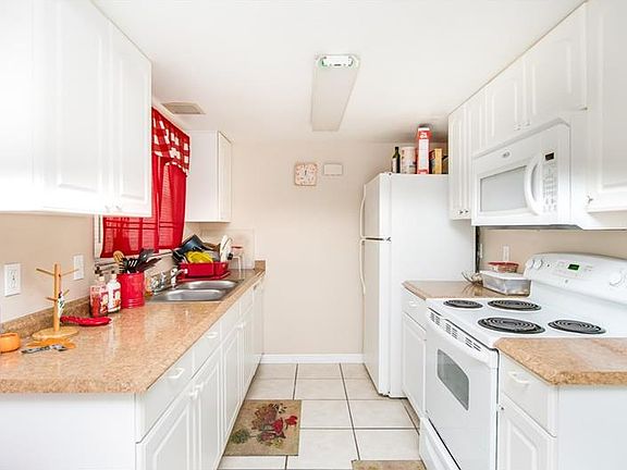 5th image of 1867 Windmill Dr #3