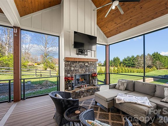 3rd image of 122 Wintercress Dr