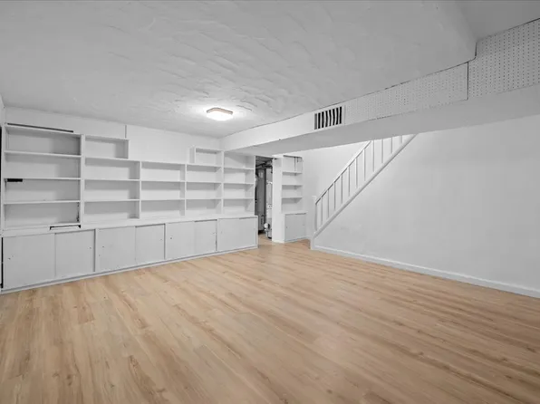 140 Van Cortlandt Park S image 21 of 37