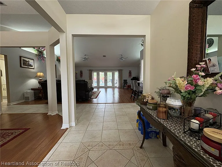 407 Maravilla Ave — Photo 3