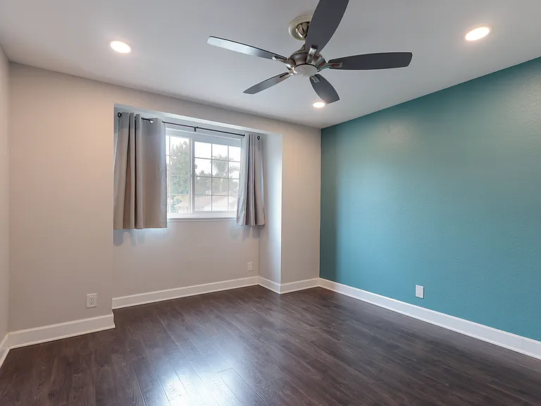 25075 Sanoria St — Photo 16