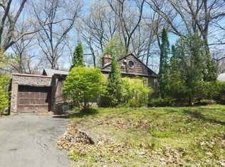 16 Carnavon Cir, Springfield, MA 01109