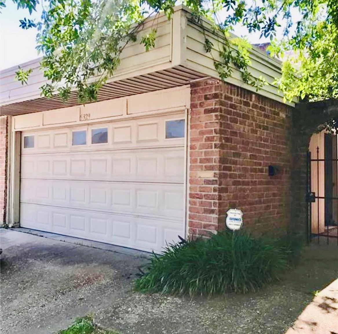 3 bed, 2.0 bath, 1764 sqft, $2,000 — Photo 1
