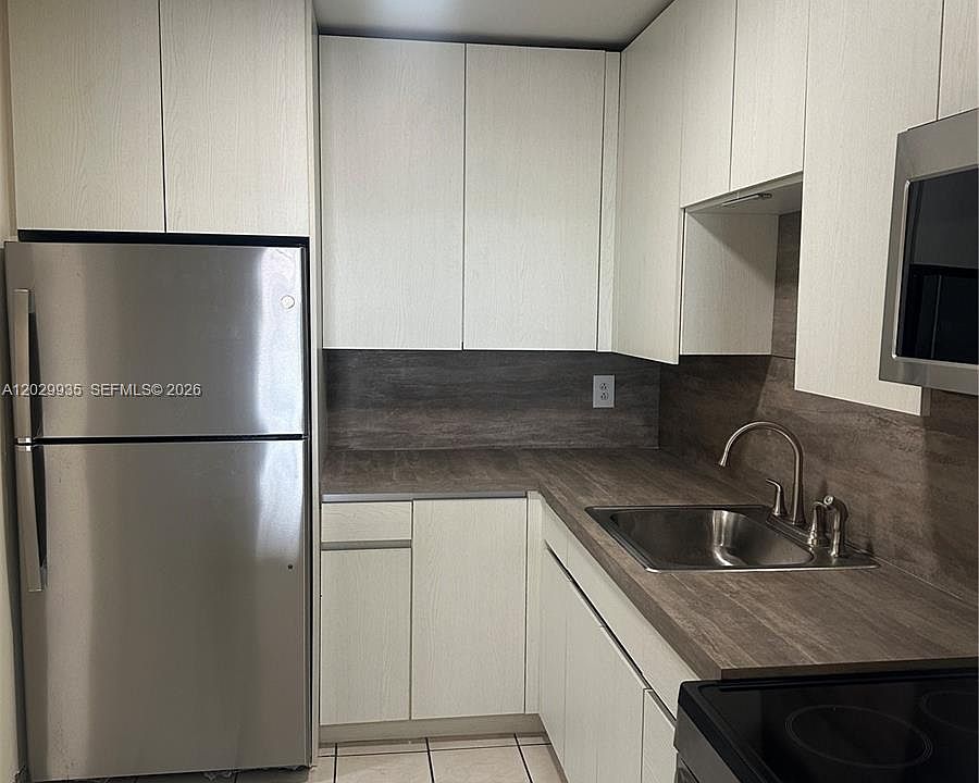 1st image of 1075 W 68th St APT 309