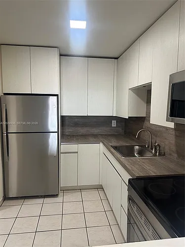 1075 W 68th St #309 Photo 1