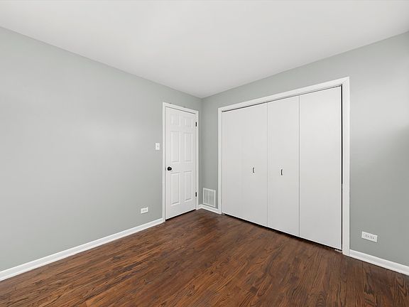 3rd image of 15222 Blackstone Ave
