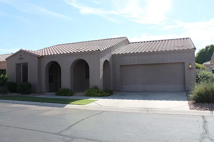 3 bed, 2.0 bath, 1353 sqft, $1,995 — Photo 2