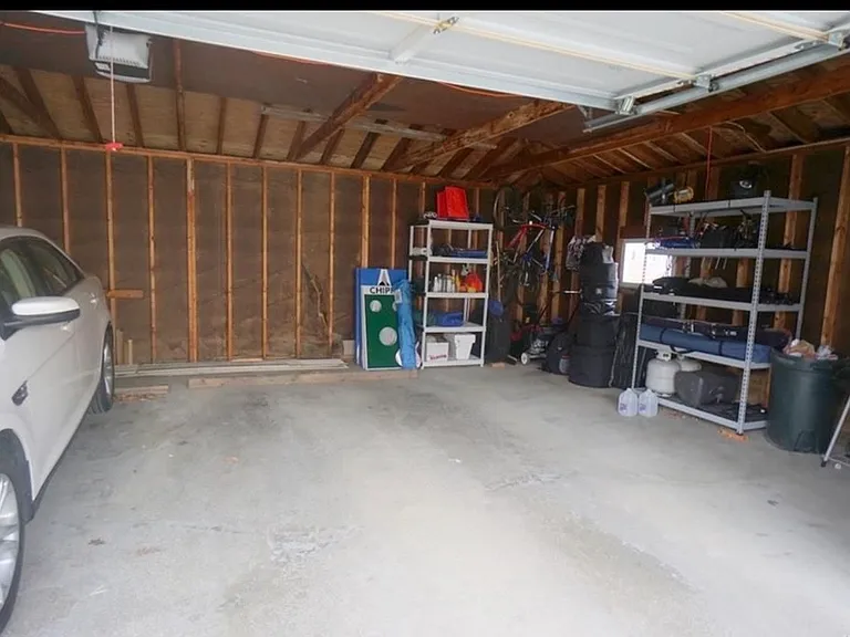 Sunshine Dr — Photo 17