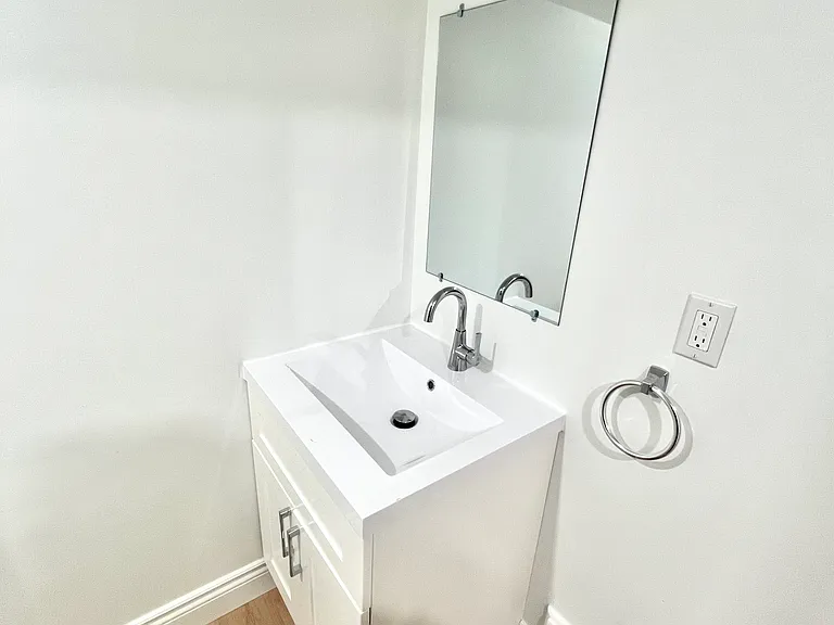 5 Renwick Ave #3 — Photo 7