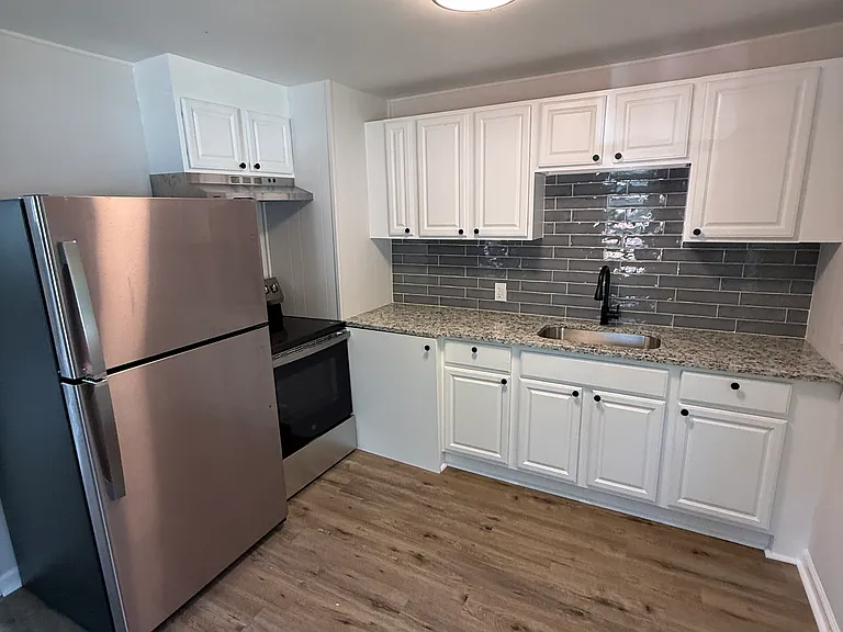 13-15 York Ct — Photo 1