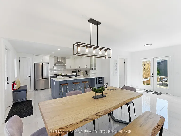 616 Lakeshore Rd — Photo 8