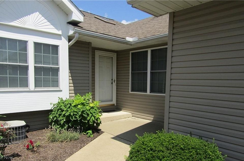 1st image of 413 Coventry Ct