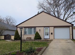 16 Afton Dr, Montgomery, IL 60538