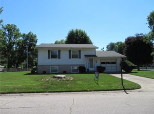 3111 Fairlawn Dr, Columbus, IN 47203