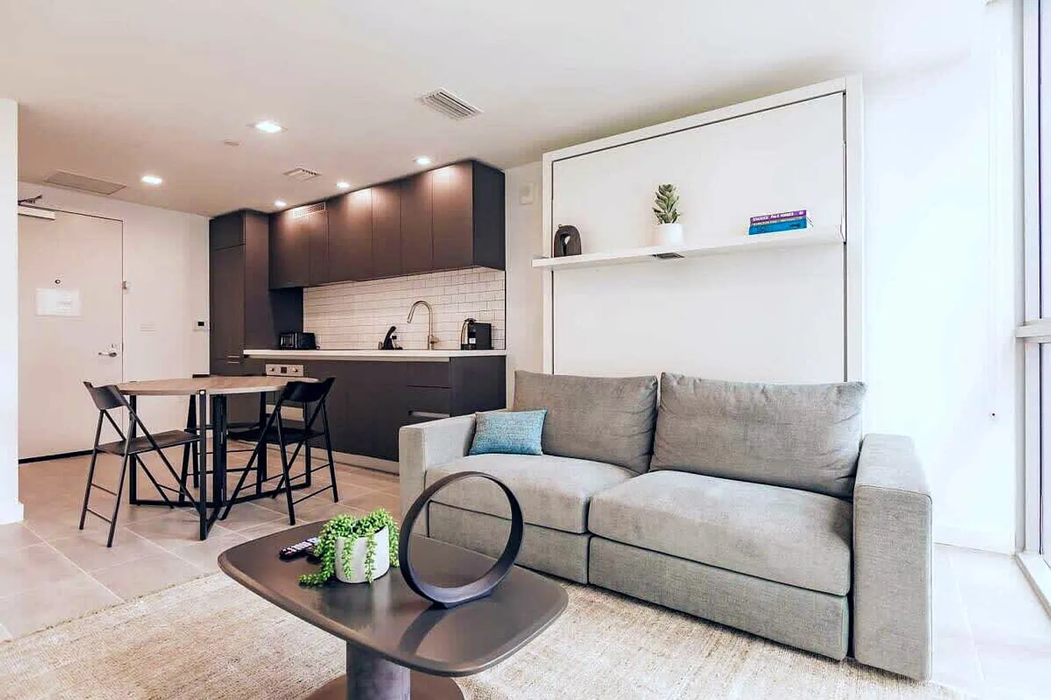 1 bed, 1.0 bath, 452 sqft, $2,723 — Photo 2
