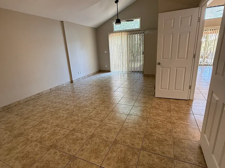 12702 N 95th Way — Photo 2