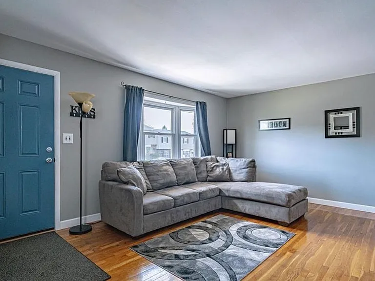 5727 Greens Dr — Photo 5