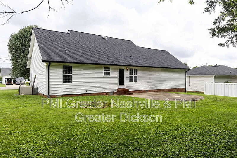 4 bed, 2.0 bath, 1546 sqft, $2,500 — Photo 3