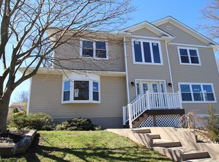 17 Bush Pkwy, East Brunswick, NJ 08816