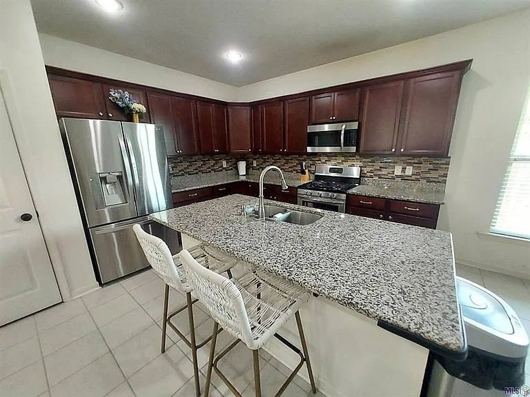 18328 Crows Nest Dr — Photo 2