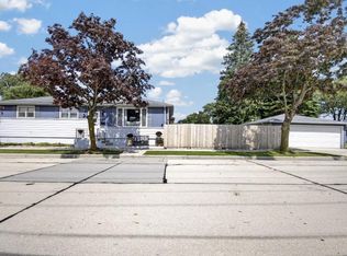 744 Shoreland DRIVE, Racine, WI 53402
