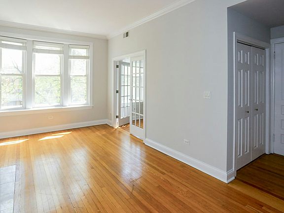 4th image of 3852-2 N Southport Ave